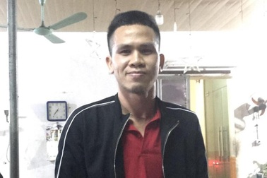 Người đàn ông kể giây phút băng qua tường rào đỡ cháu bé rơi từ tầng 12A