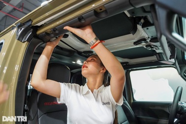 Bên trong Jeep Gladiator -  xe bán tải đầu tiên có mui trần