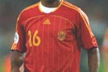 MU tiếp tục cuộc săn lùng tiền vệ