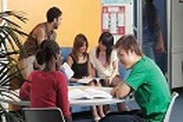 Thông báo tiếp nhận hồ sơ học bổng THPT, Dự bị Đại học