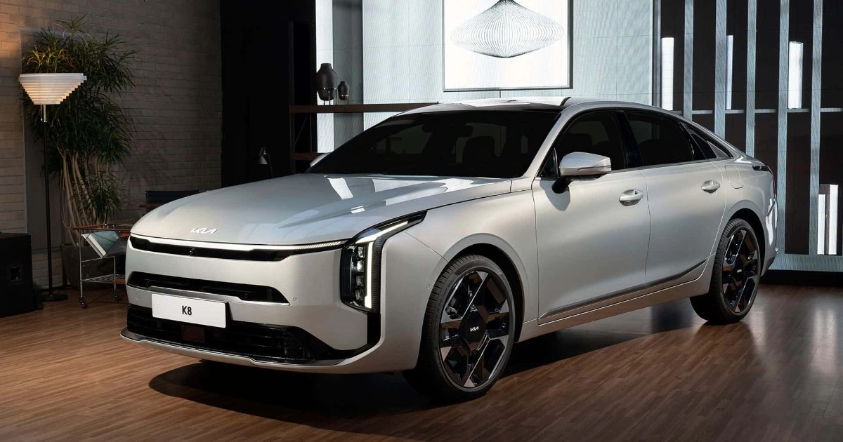 View - Kia K8 2025 trình làng với diện mạo hoàn toàn mới, bản hybrid ra mắt sau | Báo Dân trí
