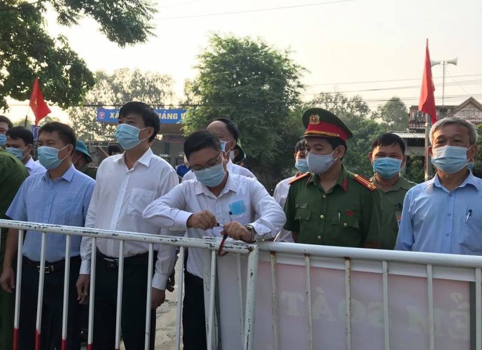 Sầm Sơn gỡ bỏ phong tỏa tại khu dân cư nơi có bệnh nhân Covid-19 - 1 Sầm Sơn gỡ bỏ phong tỏa tại khu dân cư nơi có bệnh nhân Covid-19 - 1
