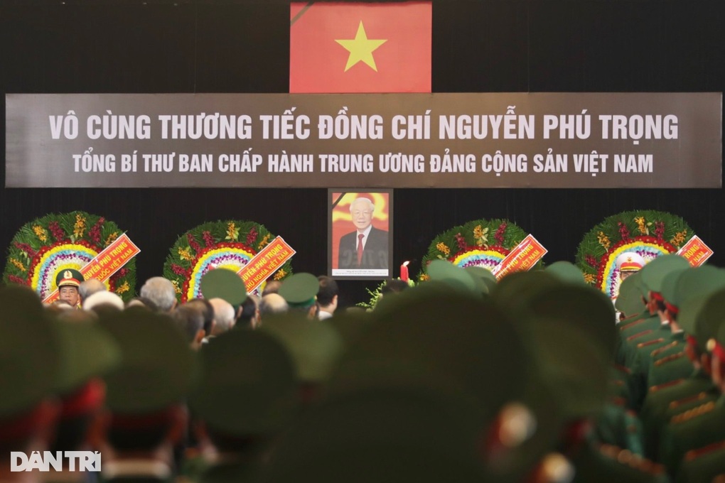 Gần 60.000 người viếng Tổng Bí thư Nguyễn Phú Trọng ở Hội trường Thống Nhất - 1 Gần 60.000 người viếng Tổng Bí thư Nguyễn Phú Trọng ở Hội trường Thống Nhất - 1