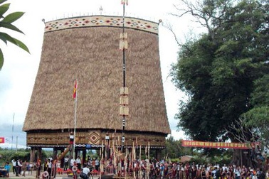 Khánh thành Nhà Rông lớn nhất Tây Nguyên