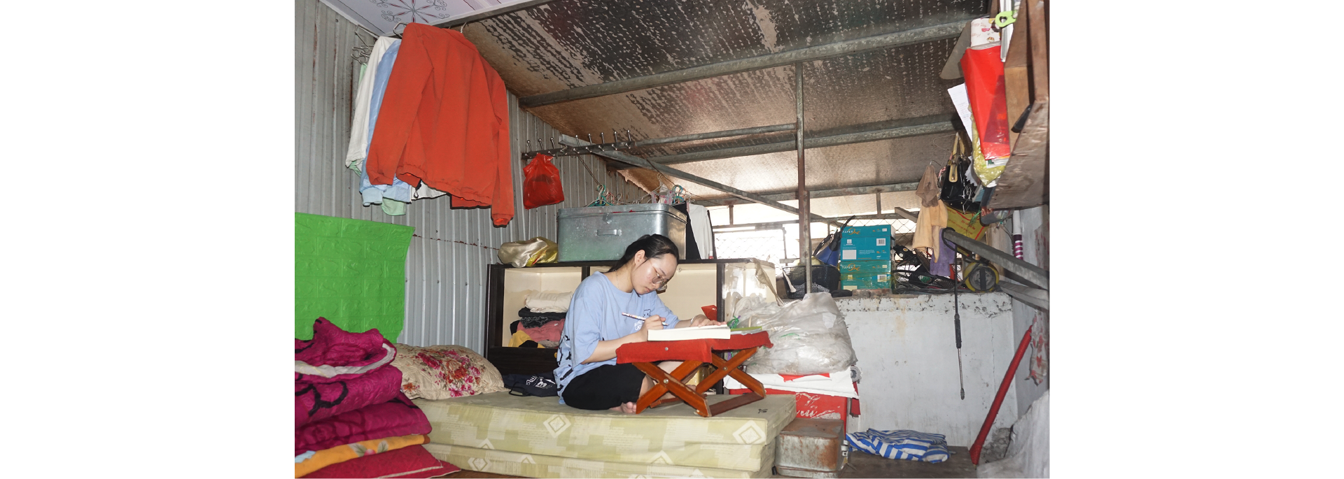 Nữ sinh nghèo nuôi giấc mơ giảng đường từ căn gác trọ - 4 Nữ sinh nghèo nuôi giấc mơ giảng đường từ căn gác trọ - 4