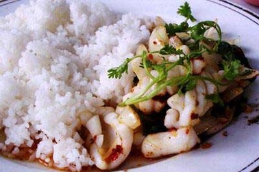 Những chuyện “ly kỳ” ở khu bếp quán cơm văn phòng