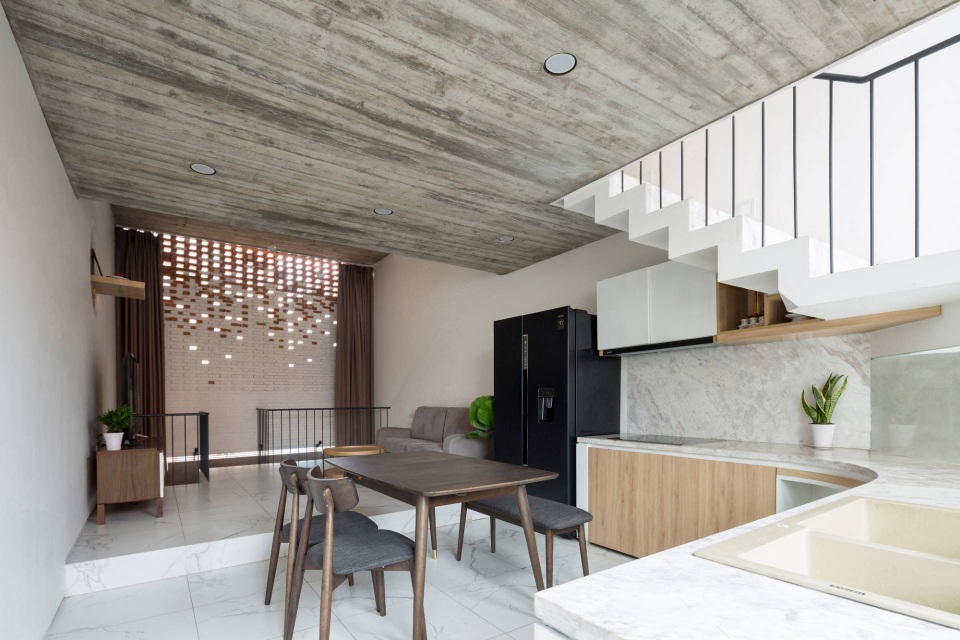 Nhà có mặt tiền đặc rỗng lạ lùng khiến ai đi qua cũng tò mò ở Bình Dương - 6