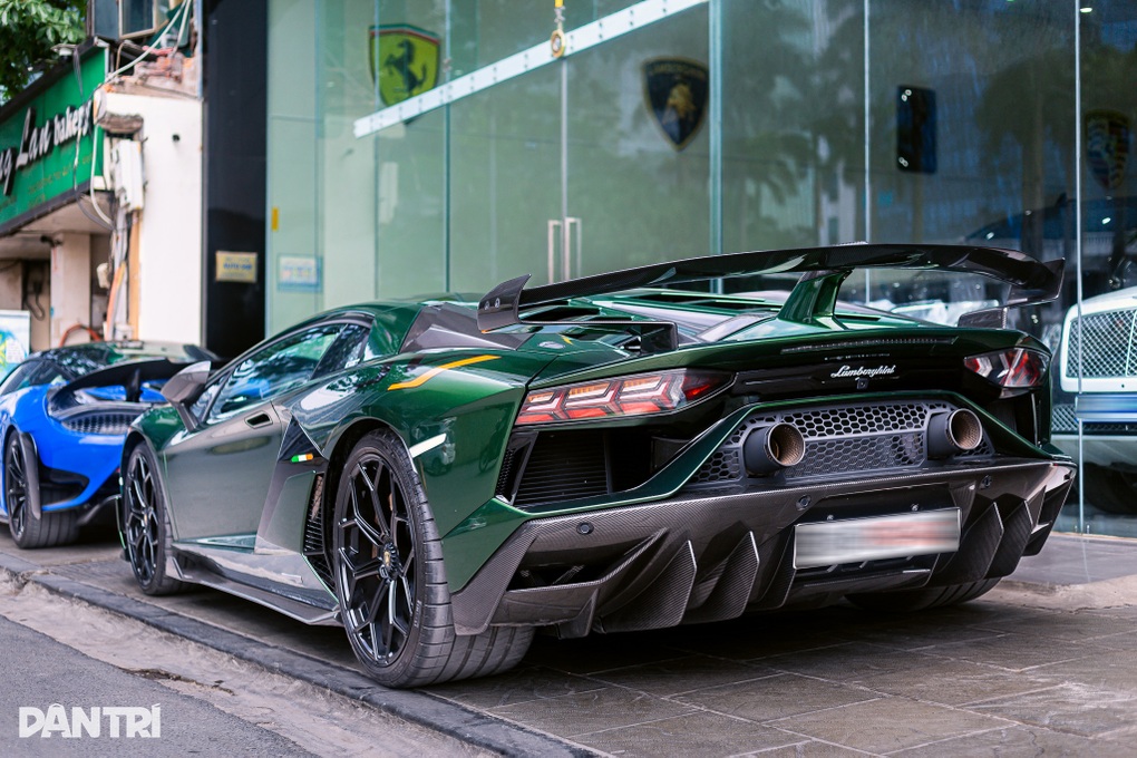 Lamborghini Aventador rao giá 19,9 tỷ, màu sơn 2,5 tỷ đồng gây tranh cãi - 3 Lamborghini Aventador rao giá 19,9 tỷ, màu sơn 2,5 tỷ đồng gây tranh cãi - 3