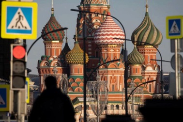 Vì sao tiền vẫn chảy vào Nga giữa bão cấm vận?