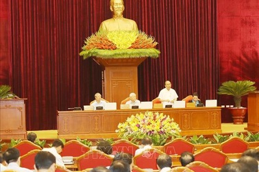 Hội nghị Trung ương 8: Thủ tướng điều hành phiên thảo luận về tình hình kinh tế- xã hội