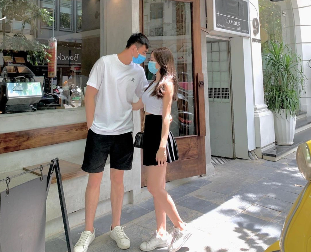 Cầu thủ Quan Văn Chuẩn và mối tình ngọt ngào với bạn gái hơn 3 tuổi - 3 Cầu thủ Quan Văn Chuẩn và mối tình ngọt ngào với bạn gái hơn 3 tuổi - 3