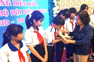 "Các cháu đã hứa phấn đấu học tốt thì phải cố gắng để thực hiện cho được"