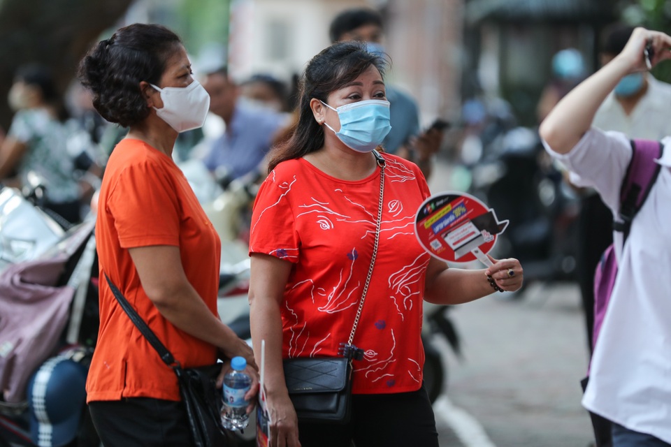 Xúc động tình cha mẹ dành cho các sĩ tử: Nâng niu từng khoảnh khắc! - 13 Xúc động tình cha mẹ dành cho các sĩ tử: Nâng niu từng khoảnh khắc! - 13
