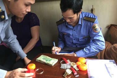 Hành khách quên va ly tiền cùng nhiều trang sức trên tàu