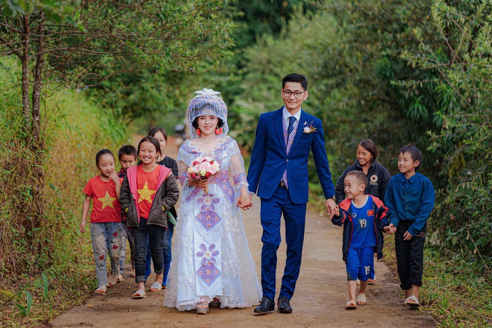 Tình yêu ngọt ngào, đám cưới ấn tượng của cô gái HMông và chú rể tại TPHCM - 1 Tình yêu ngọt ngào, đám cưới ấn tượng của cô gái HMông và chú rể tại TPHCM - 1