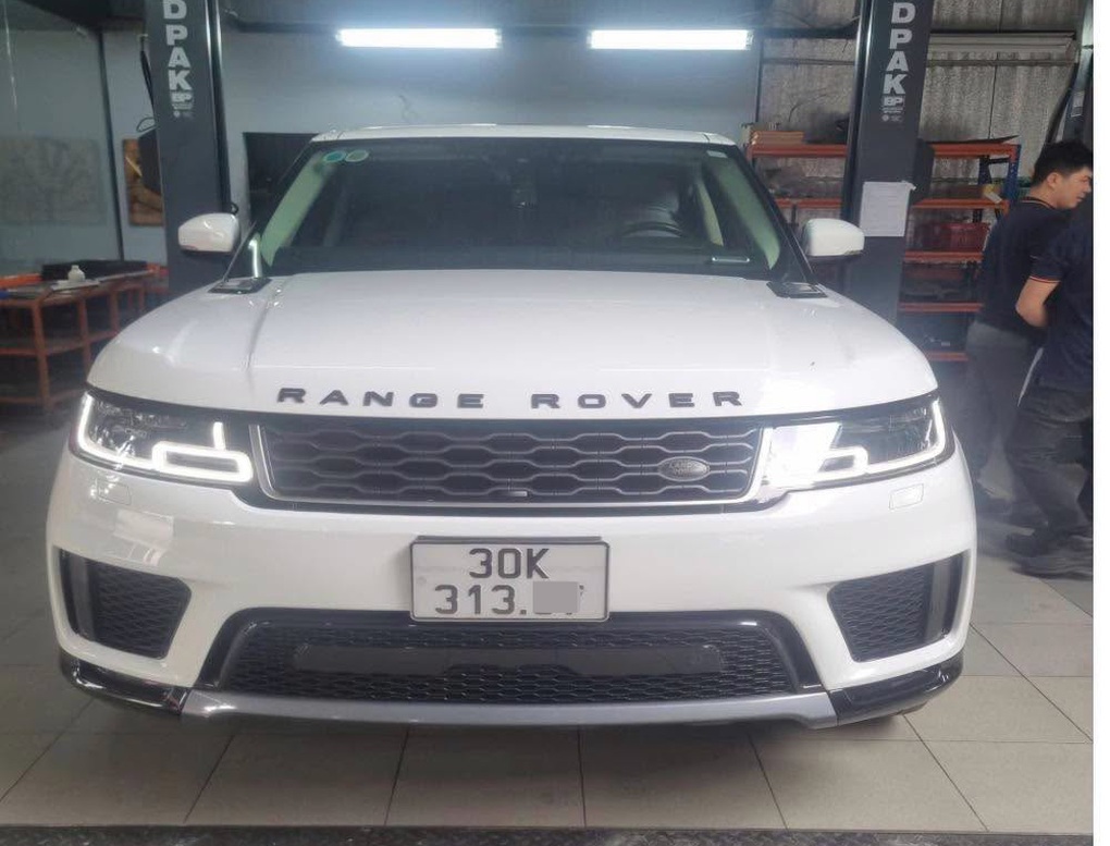 Cục CSGT xác minh hai ô tô Land Rover đeo biển số song sinh - 1 Cục CSGT xác minh hai ô tô Land Rover đeo biển số song sinh - 1