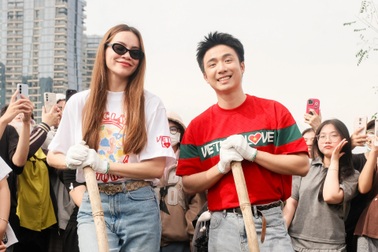 Hồ Ngọc Hà và dàn nghệ sĩ trồng muồng hoa đào cho TPHCM