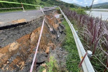 Đường sạt lở, sụt lún nghiêm trọng trên tuyến tỉnh lộ tại Đắk Lắk