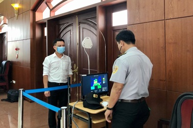 Đà Nẵng: Đại biểu được đo thân nhiệt trước kỳ họp HĐND bất thường