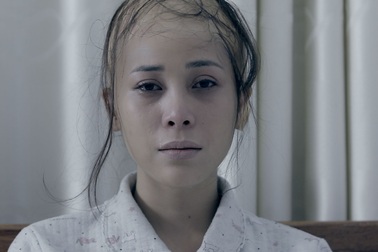 Nữ hoàng Trang sức Mỹ Duyên gây sốc với mái đầu bị cạo trọc