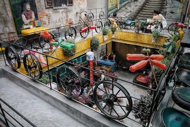 Những quán cà phê làm từ đồ tái chế, kêu gọi bảo vệ môi trường ở Hà Nội