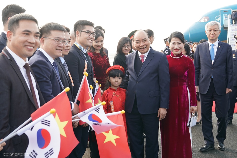 Thủ tướng đến Busan, bắt đầu chương trình tham dự Hội nghị cấp cao ASEAN-Hàn Quốc - 4 Thủ tướng đến Busan, bắt đầu chương trình tham dự Hội nghị cấp cao ASEAN-Hàn Quốc - 4