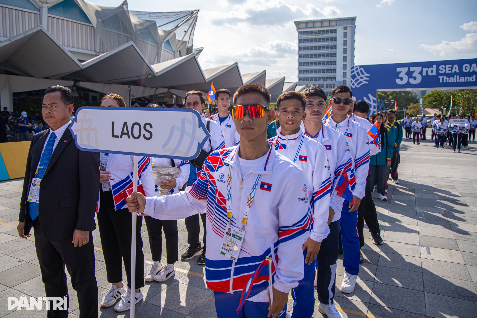 Quốc kỳ Việt Nam tung bay trong lễ thượng cờ tại SEA Games 33 - 9