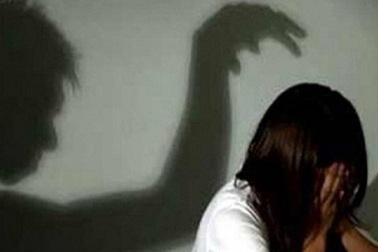 Bắt giam kẻ giả phụ huynh vào trường dâm ô nữ sinh lớp 9