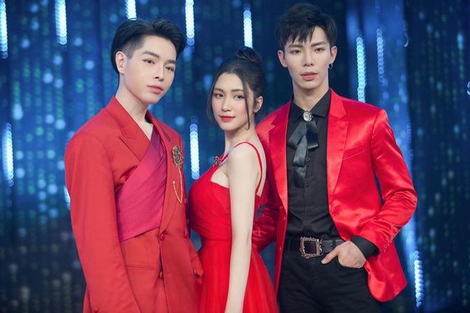 Erik: Đức Phúc đi gặp ai cũng trang điểm, chị Hòa Minzy thường mua túi lên tới 500 triệu - Ảnh 4. Erik: Đức Phúc đi gặp ai cũng trang điểm, chị Hòa Minzy thường mua túi lên tới 500 triệu - Ảnh 4.