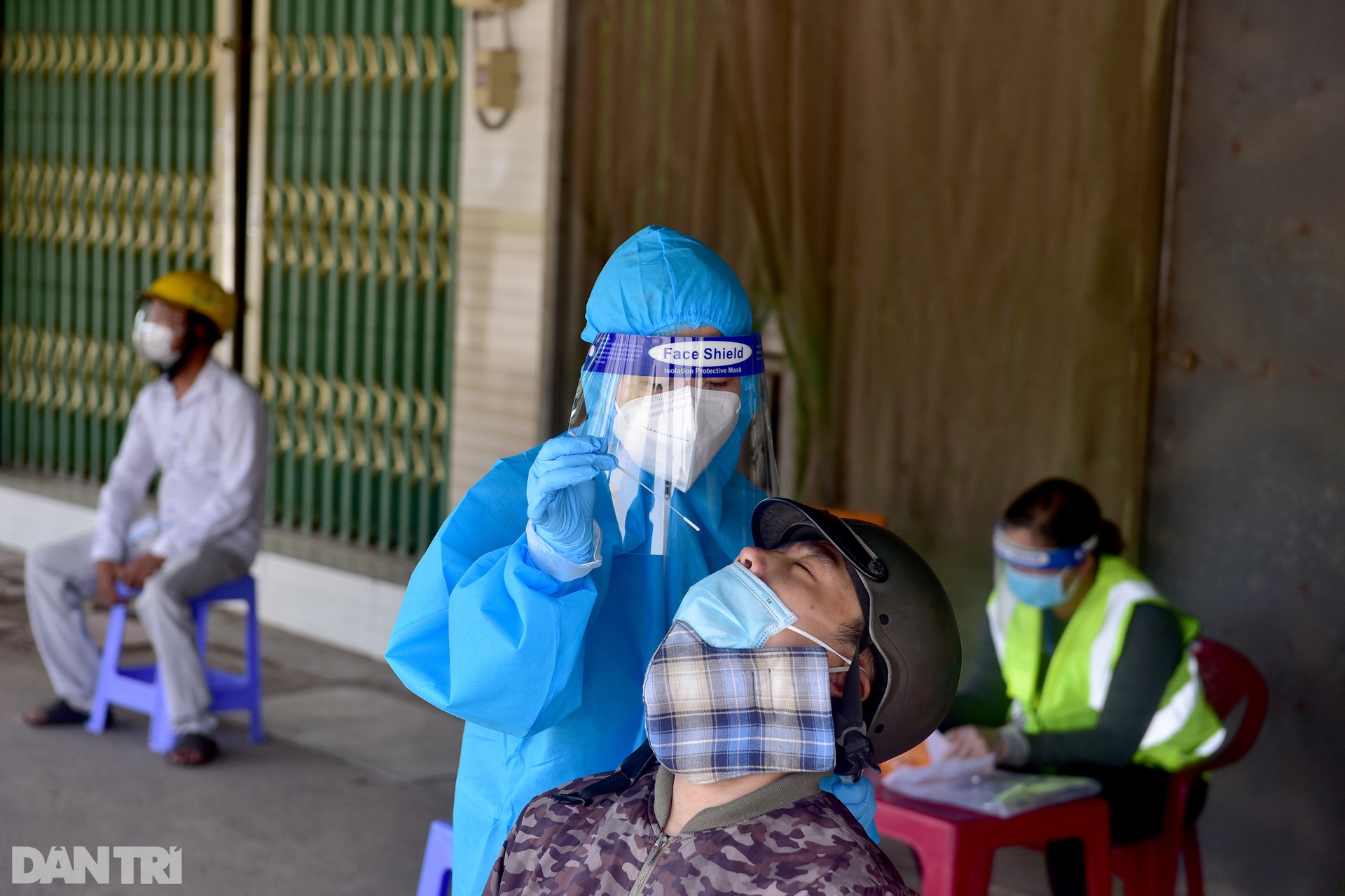 Bị test nhanh trên đường đi mua gạo, một người TPHCM dương tính SAR-CoV-2 - 5