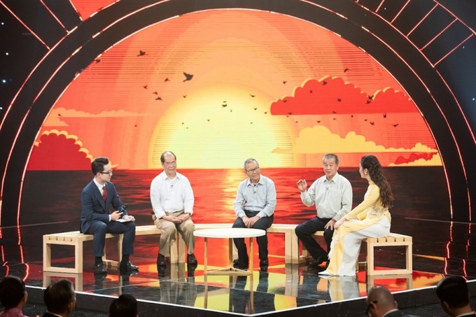 3 người cha khắp 3 miền, với “tài sản” quý giá là hàng trăm người con “không máu mủ ruột rà” chia sẻ hành trình nuôi dưỡng những đứa trẻ nên người tại chương trình.
