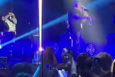 Tia laser làm hỏng cảm biến máy ảnh trên smartphone