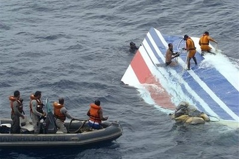 Brazil ngừng tìm kiếm nạn nhân trên chiếc máy bay Pháp gặp nạn