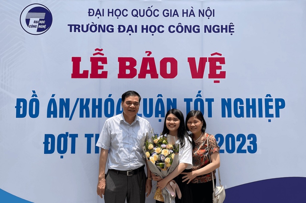 Nữ thủ khoa có điểm tốt nghiệp cao nhất lịch sử trường - 4