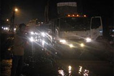 Hà Nội: Dò đường cho xe ô tô chạy