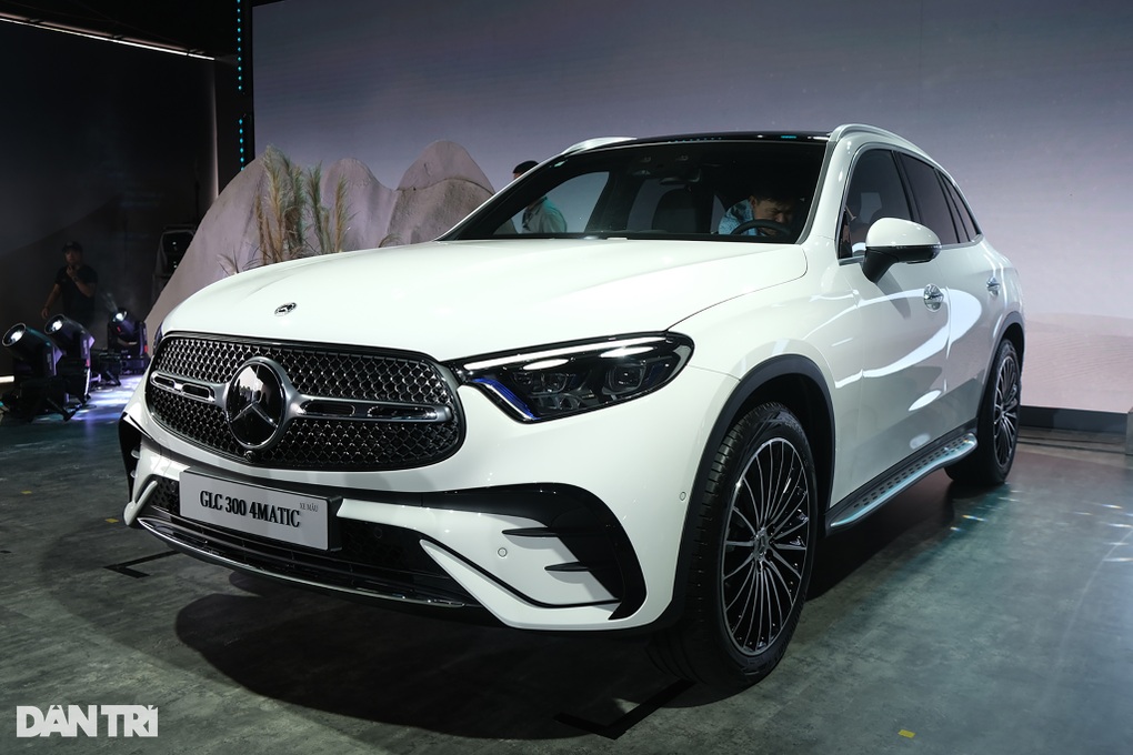 Mercedes-Benz GLC 2023 giá từ 2,3 tỷ đồng, đối thủ của BMW X3 và Audi Q5 - 1 Mercedes-Benz GLC 2023 giá từ 2,3 tỷ đồng, đối thủ của BMW X3 và Audi Q5 - 1