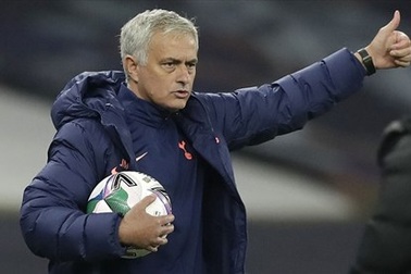 HLV Mourinho bị sa thải: Đáng thương hay đáng trách?