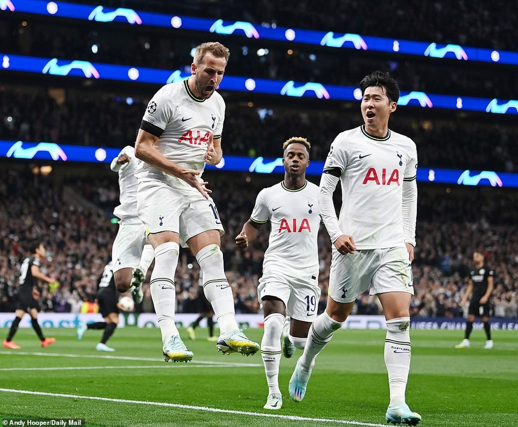 Son Heung Min tỏa sáng, Tottenham nở nụ cười trong cơn mưa bàn thắng - 7 Son Heung Min tỏa sáng, Tottenham nở nụ cười trong cơn mưa bàn thắng - 7