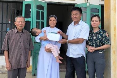 Hơn 16 triệu đồng tiếp tục đến với bé gái 3 tuổi mắc bệnh não úng thủy