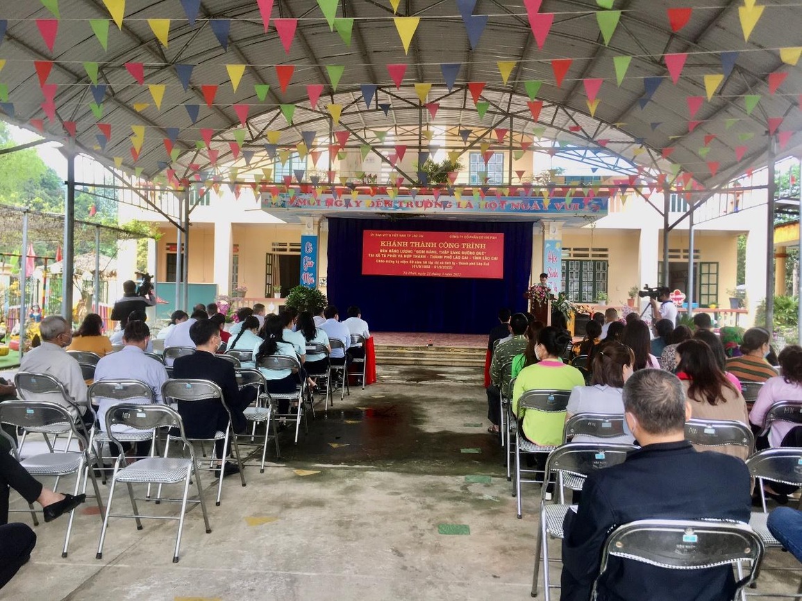 Lào Cai: Khánh thành công trình đèn năng lượng Gom nắng, thắp sáng đường quê - 1 Lào Cai: Khánh thành công trình đèn năng lượng Gom nắng, thắp sáng đường quê - 1