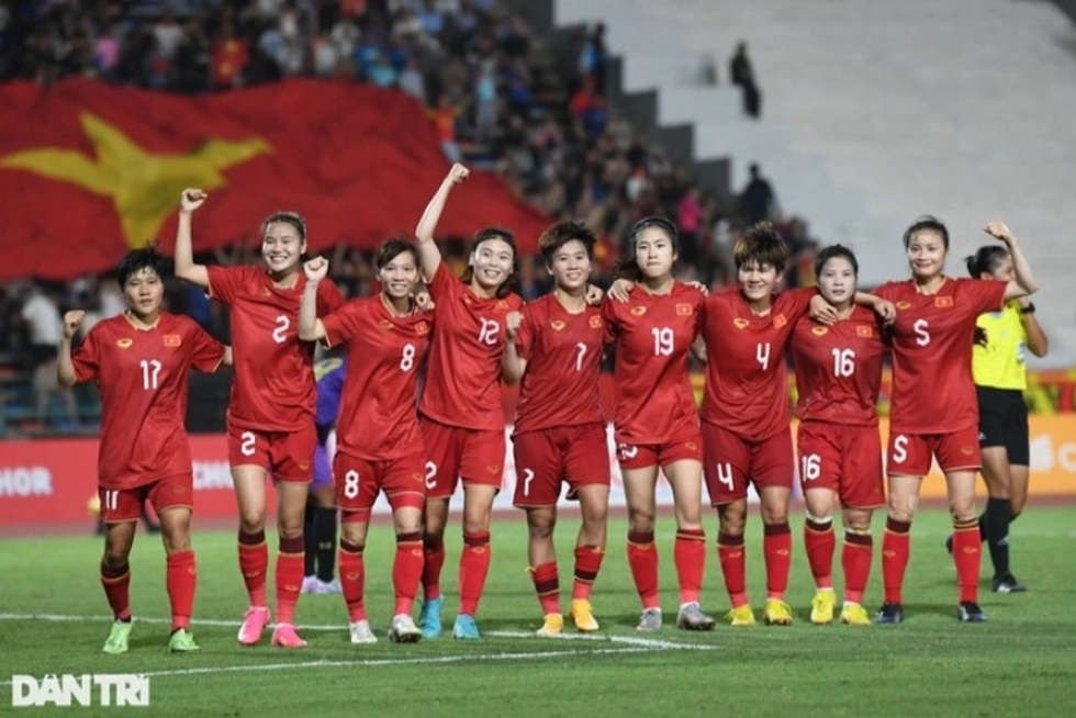 Từ những nữ cầu thủ chân đất đến đội tuyển dự World Cup - 2 Từ những nữ cầu thủ chân đất đến đội tuyển dự World Cup - 2