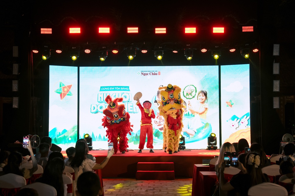 “Cùng em tỏa sáng nụ cười đoàn viên”: Cầu nối gắn kết mùa Trung thu - 4 “Cùng em tỏa sáng nụ cười đoàn viên”: Cầu nối gắn kết mùa Trung thu - 4