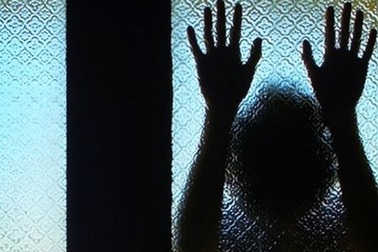 Khởi tố đối tượng giao cấu với bé gái 15 tuổi đến ngất xỉu