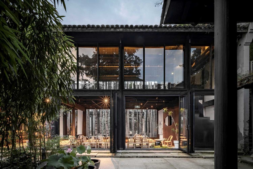 Quán cà phê phong cách hoài cổ, có vườn cây chọc trời đẹp lạ - 3 Quán cà phê phong cách hoài cổ, có vườn cây chọc trời đẹp lạ - 3