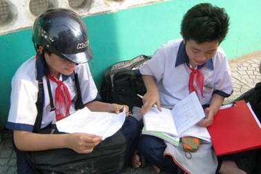 Khi phụ huynh “góp sức” cho bệnh thành tích