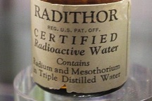 Rùng mình với nước cất chứa phóng xạ từng được bán như "thần dược"
