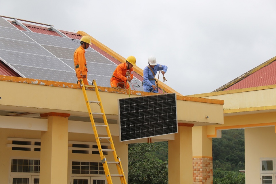 Trao tặng công trình điện mặt trời áp mái cho trường học vùng cao - 3 Trao tặng công trình điện mặt trời áp mái cho trường học vùng cao - 3