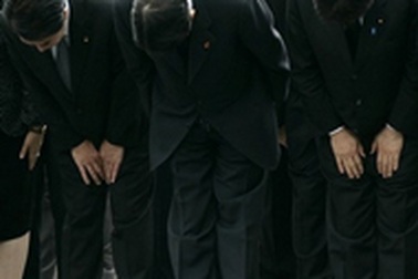 Thêm một quan chức Nhật tự tử