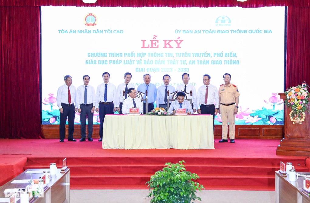 Phó Thủ tướng nêu giải pháp giảm thiểu tai nạn giao thông một cách bền vững - 2 Phó Thủ tướng nêu giải pháp giảm thiểu tai nạn giao thông một cách bền vững - 2