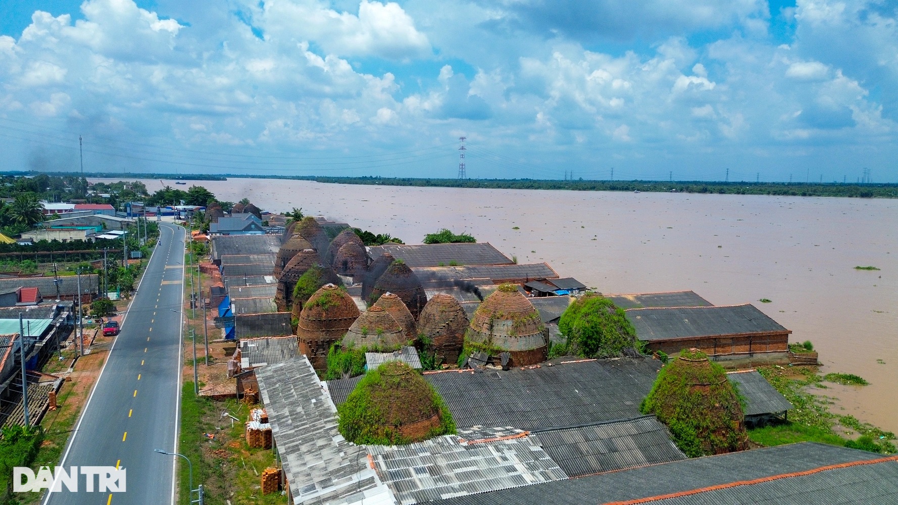 View - Làng nghề gạch gốm nức tiếng miền Tây, loay hoay tìm cách bảo tồn | Báo Dân trí